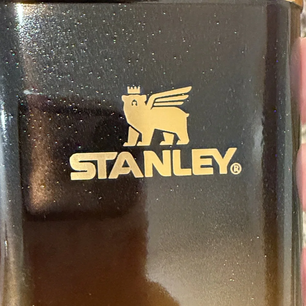 Stanley holds ounces